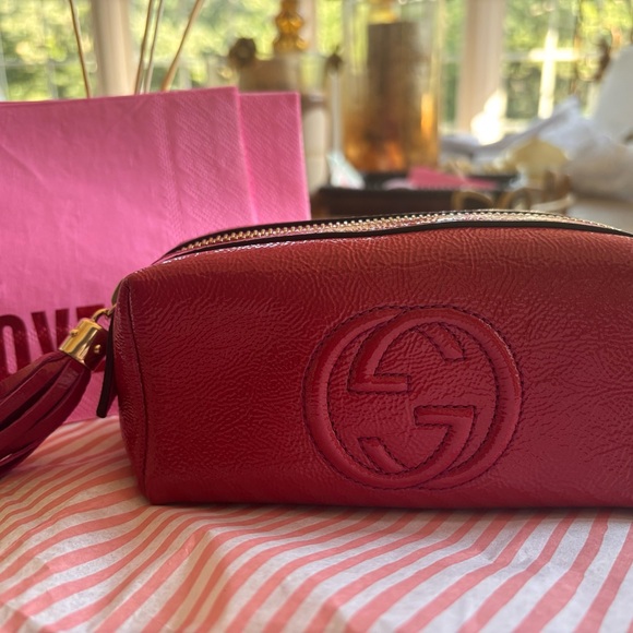 Gucci Red SoHo Cosmetics Zippy - Picture 1 of 8